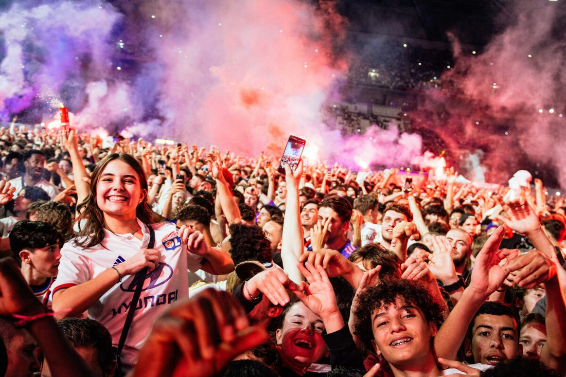 Top 10 des accessoires incontournables pour supporter l'Olympique Lyonnais