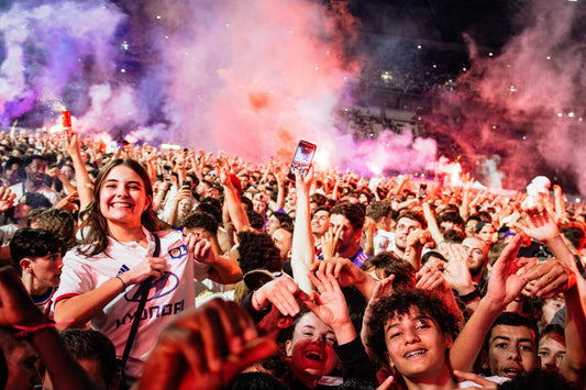 Top 10 des accessoires incontournables pour supporter l'Olympique Lyonnais