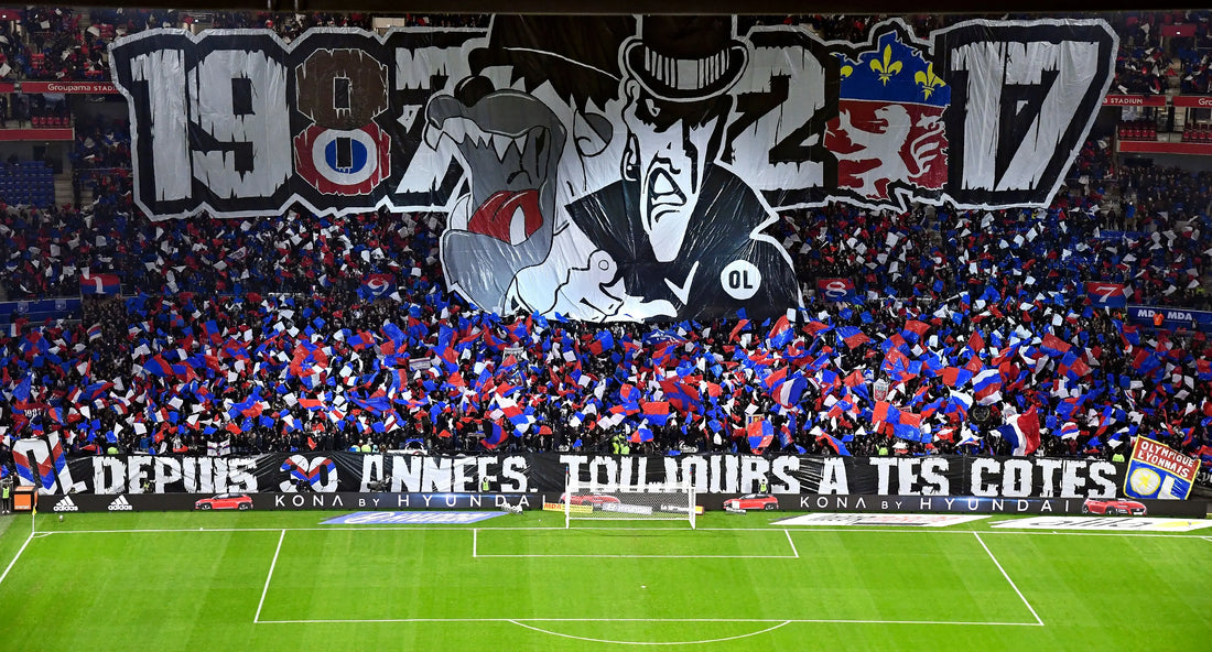 C'est quoi un « kop » ? Origine et histoire du mot chez les supporters