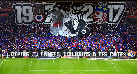 C'est quoi un « kop » ? Origine et histoire du mot chez les supporters